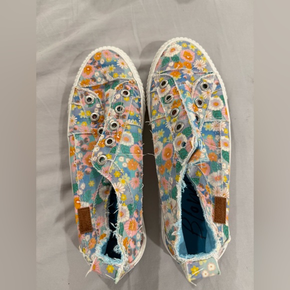 USED bundle of BLOWFISH sneakers and one pair Sperry’s… read description - Picture 6 of 15